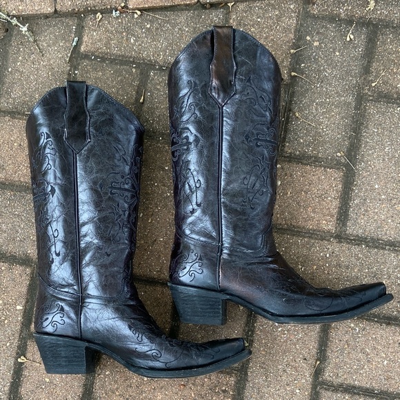 Boots - Circle G Women's Western Cross
Scroll Embroidered - Snip Toe - Black  10 - Picture 6 of 13